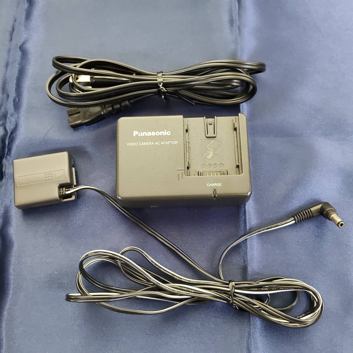 【テスターにて通電確認】 Panasonic VSK0650 純正 バッテリー 充電器 ビデオカメラ 用 DCカプラー セット パナソニック_画像1