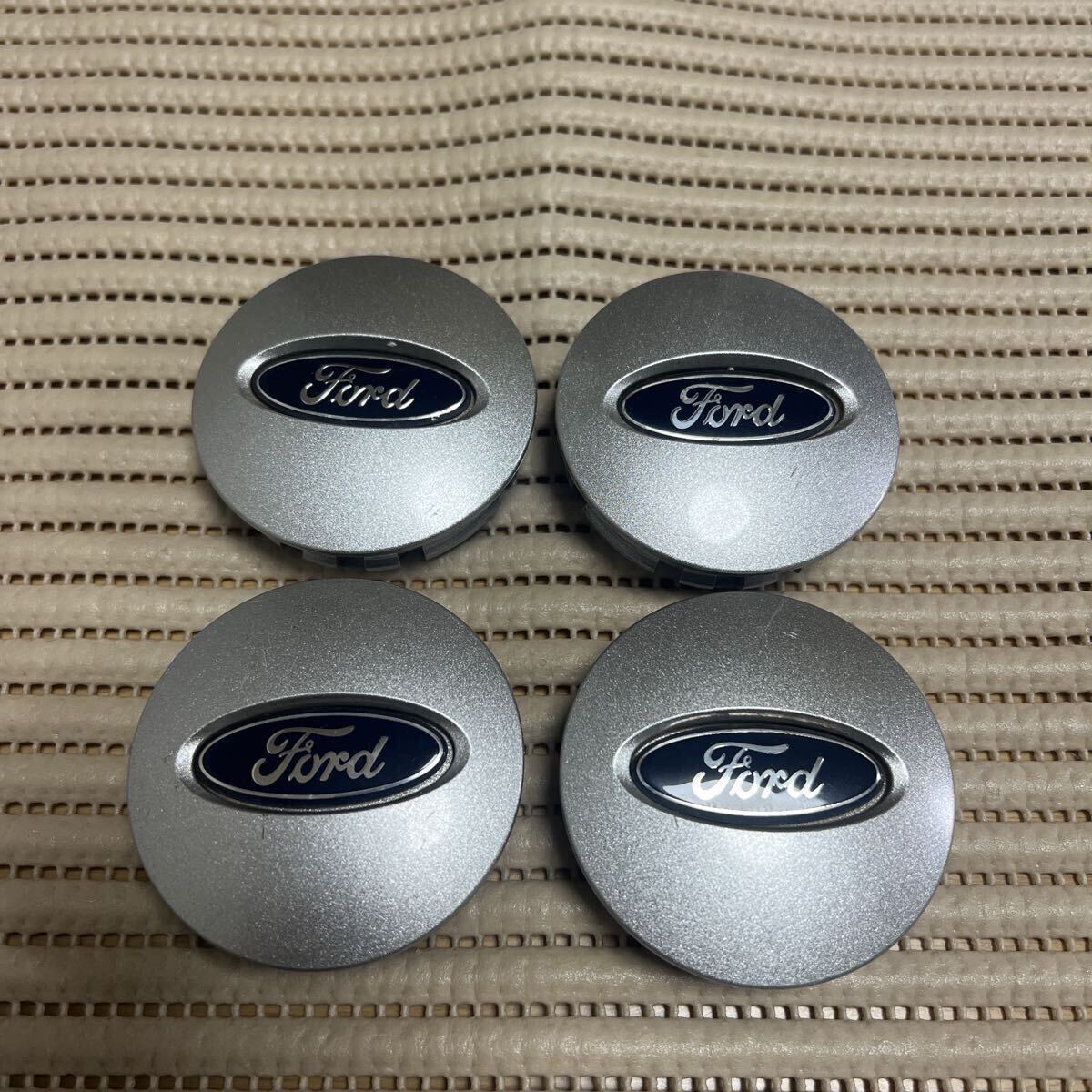 フォード Ford 純正 genuine センターキャップ　6F23 1A096 BA 5L24 1A096 AA_画像1