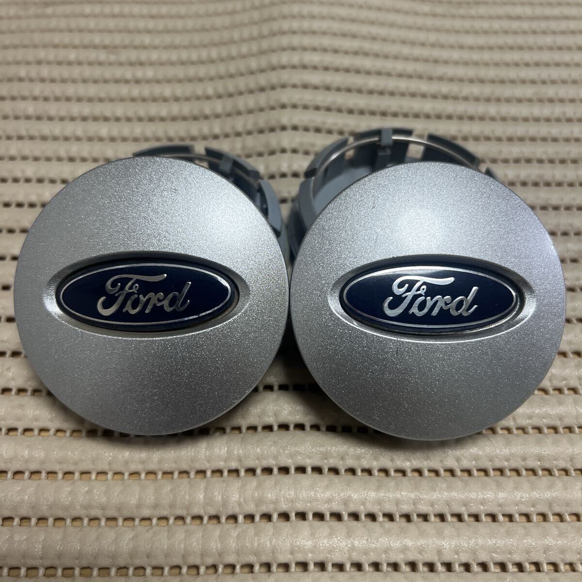 フォード Ford 純正 genuine センターキャップ　6F23 1A096 BA 5L24 1A096 AA_画像3