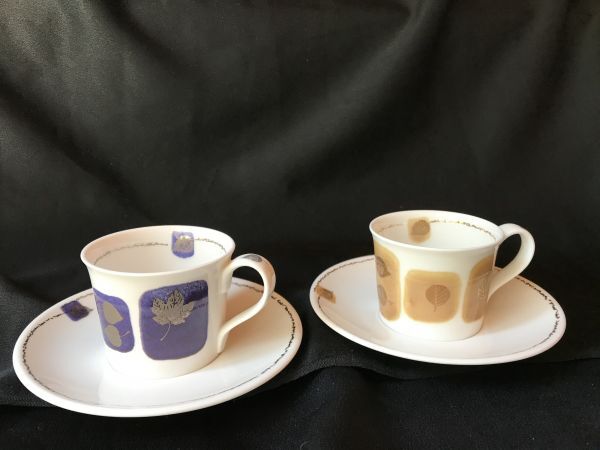 イギリス製　ダヌーン社　アンティークボーンチャイナ　デミタスペアカップソーサー_画像2