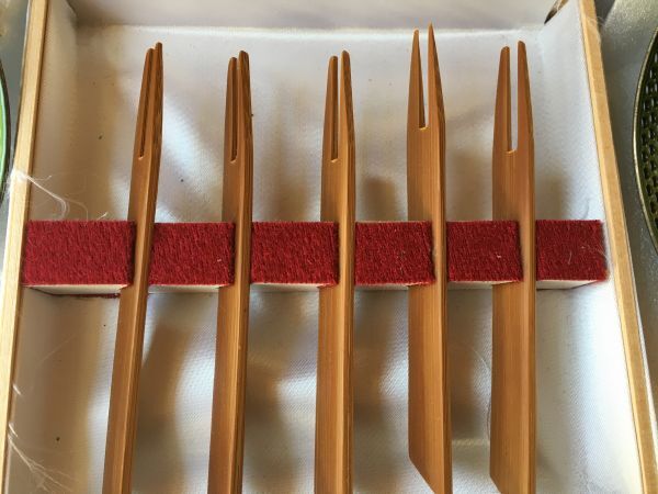 玉利久　美しい透かし胴茶托５枚　竹楊枝　５本　_画像10