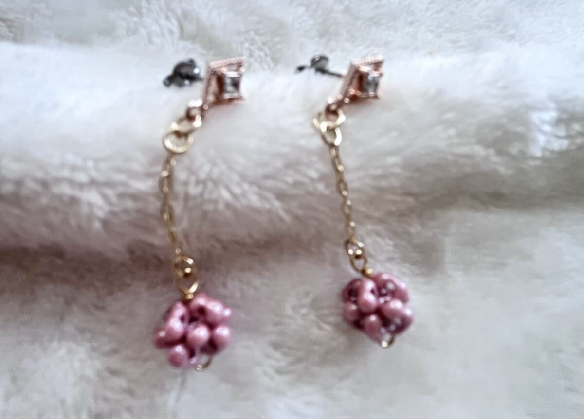 ピンクチェコビーズ ハンドメイドピアス_画像4