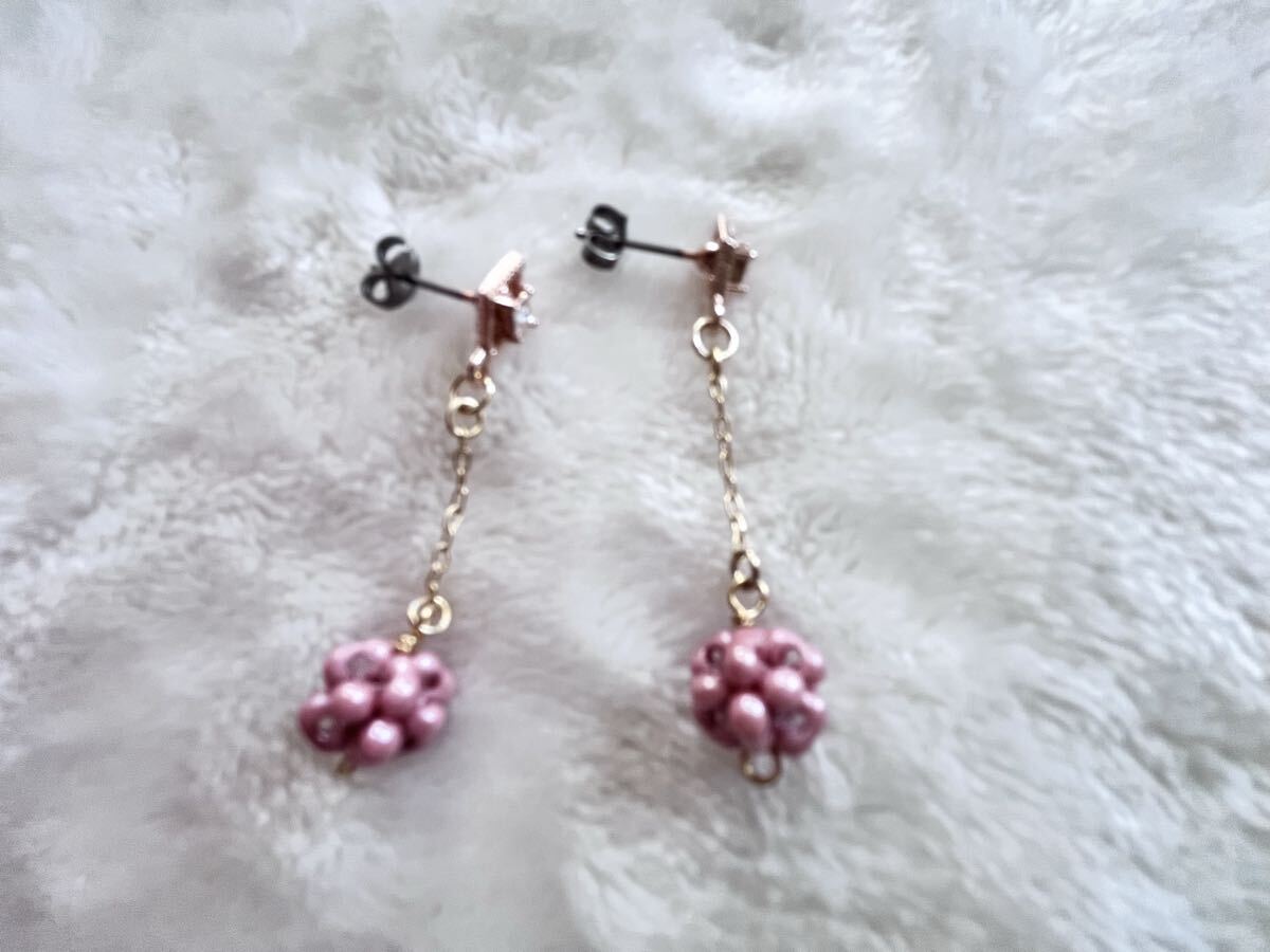 ピンクチェコビーズ ハンドメイドピアス_画像2