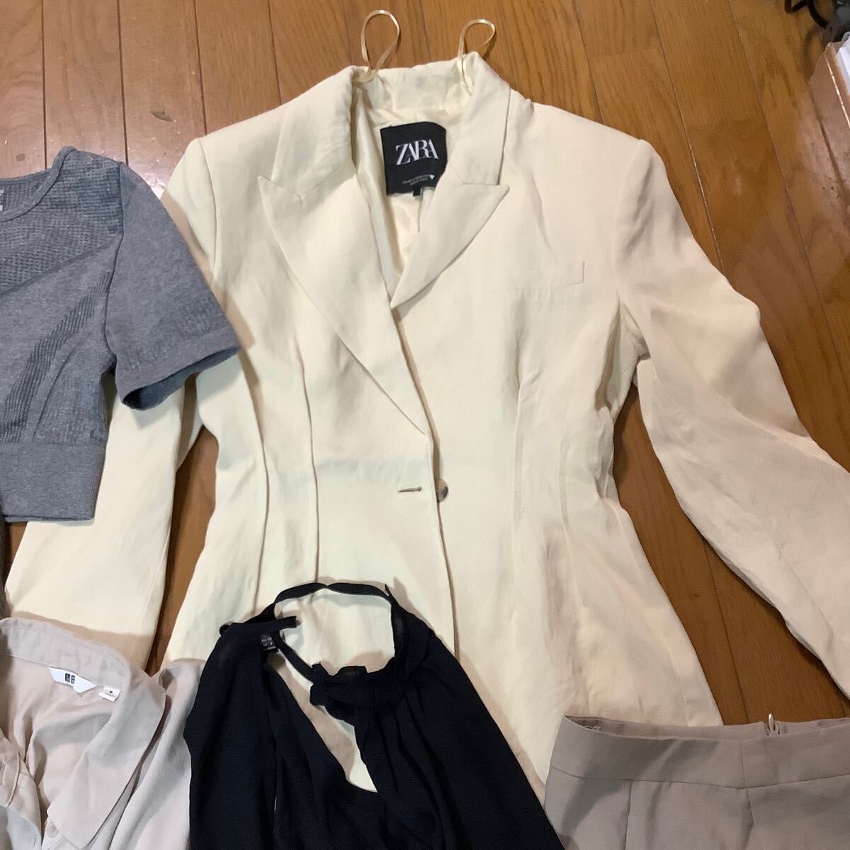 洋服 ジャケット スカート パンツ ブラウス　Tシャツ7着 サイズ色々セット　洗濯済み_画像3