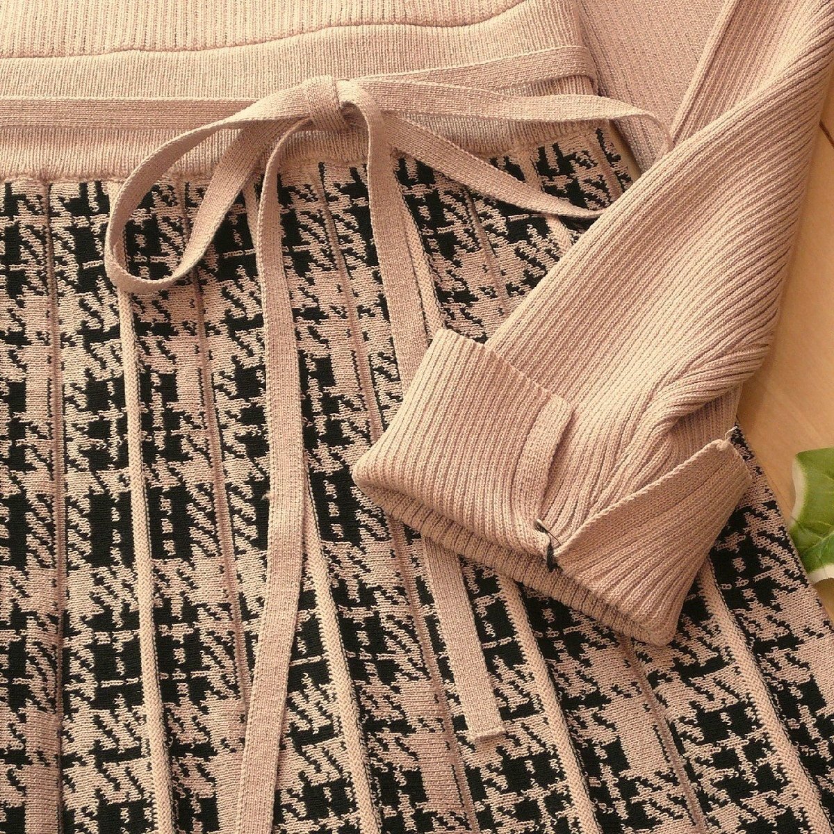 新品 9930 L プリーツ織 切替 ニット ワンピース モカベージュ系 レディース リブ編み チェック模様 リボン 上品 50代 60代 70代_画像6