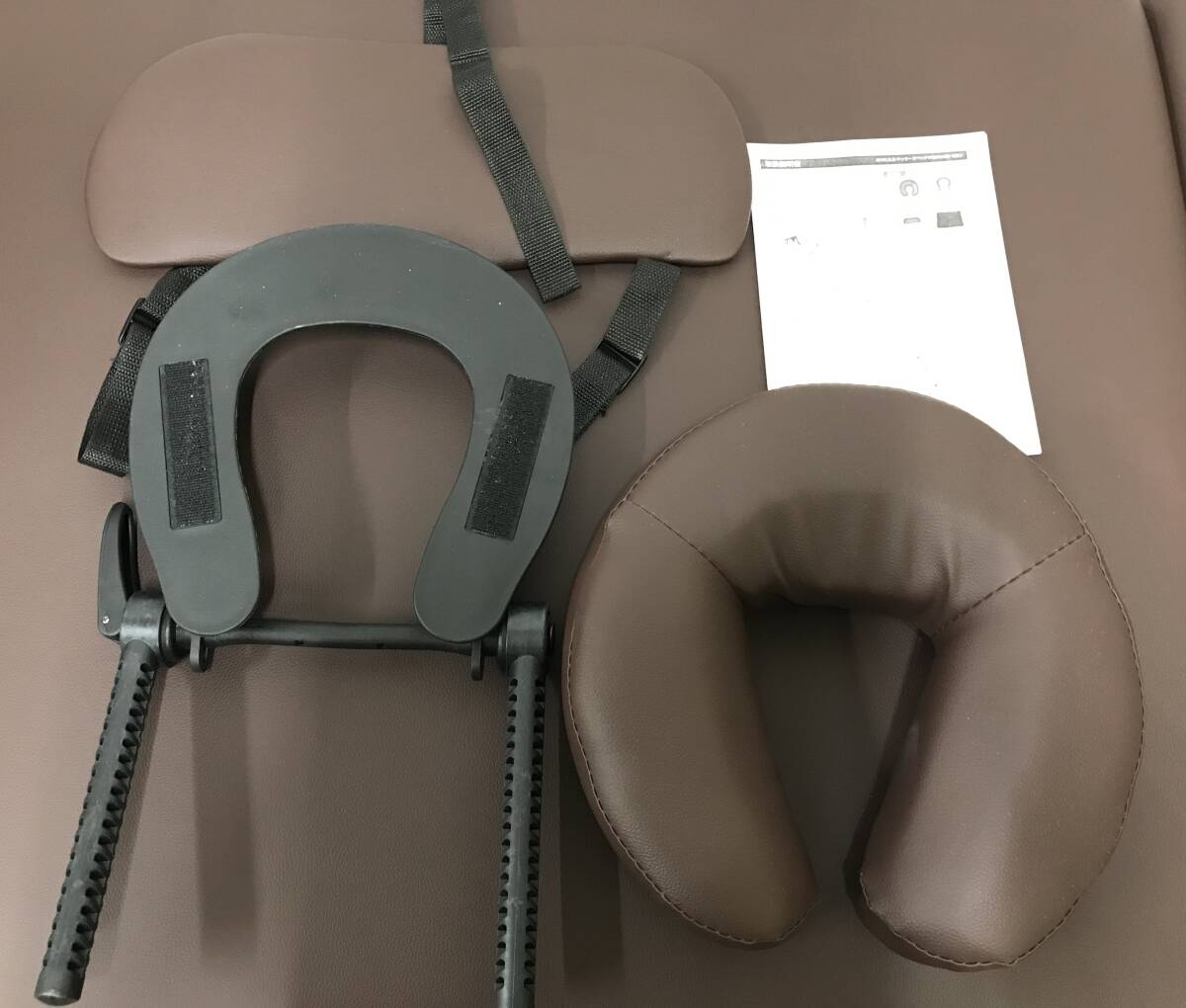 (中古品）折りたたみマッサージベッド　V-004　木製・有孔　185×70/ブラウン/キャリーバッグ付き　整体台/施術台/エステベッド_画像2