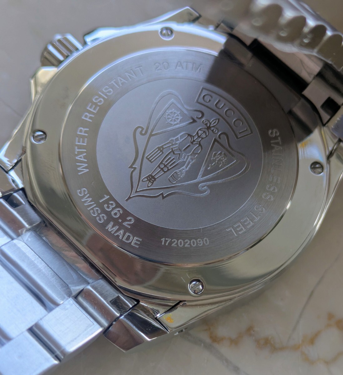 新品未使用　グッチ　GUCCI　腕時計　　ダイブ　紺　メンズ　YA136203　45ミリ　 ダイバーズウォッチ　DIVE　_画像7