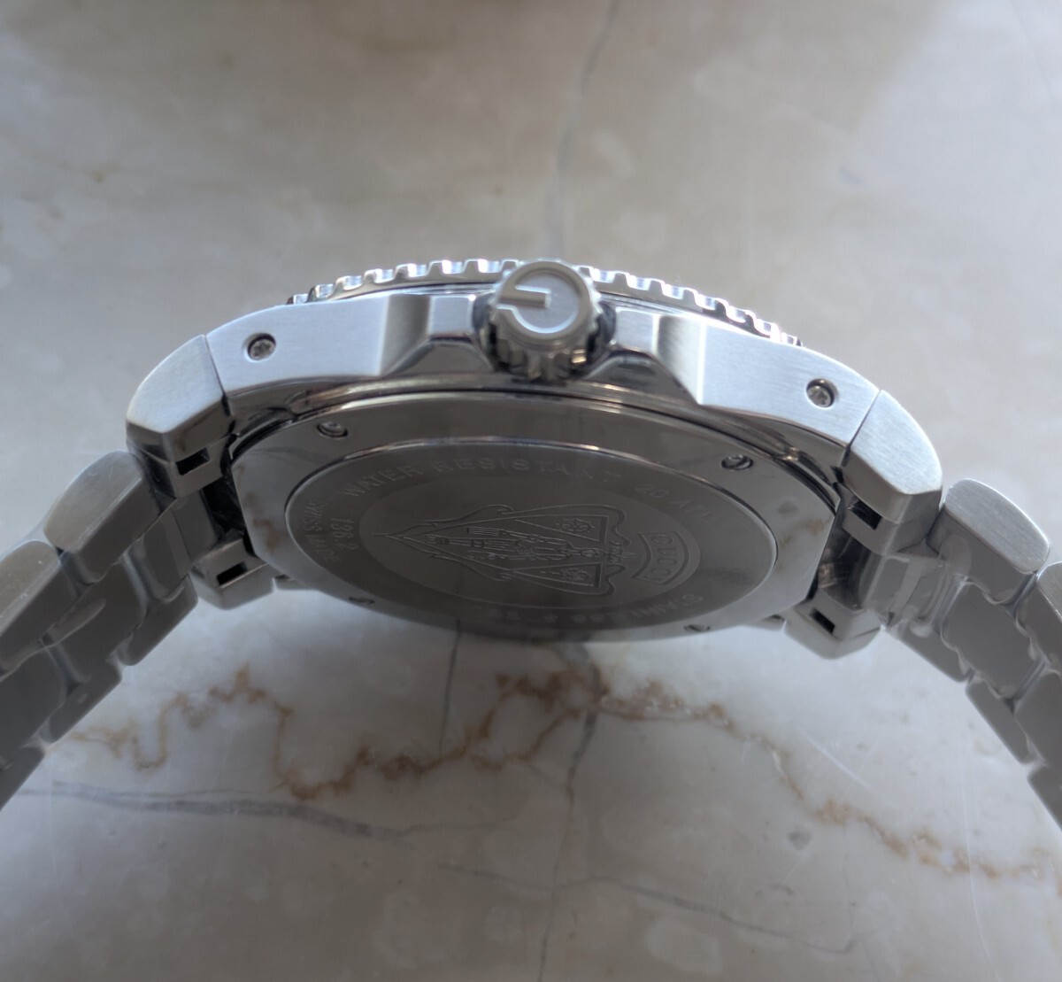 新品未使用　グッチ　GUCCI　腕時計　　ダイブ　紺　メンズ　YA136203　45ミリ　 ダイバーズウォッチ　DIVE　_画像4