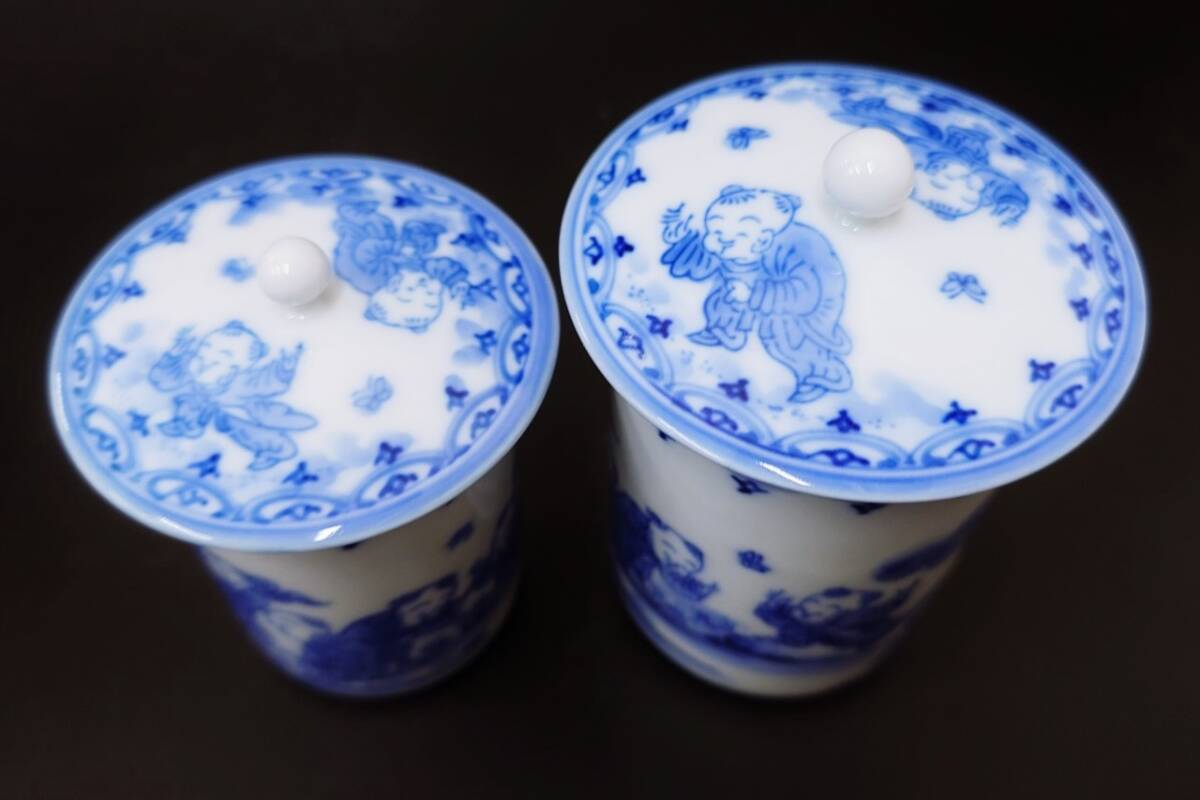 三川内焼 平戸松山窯 組湯飲 夫婦湯のみ 染付 唐子 2客セット 蓋付夫婦湯飲み 煎茶器 茶器 染付 陶器 和食器 木箱付属_画像3