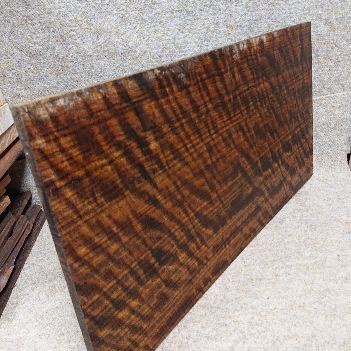 超希少銘木オバンコール超極美柾超極縮み杢超幅広厚ブロック大 1417g_画像4