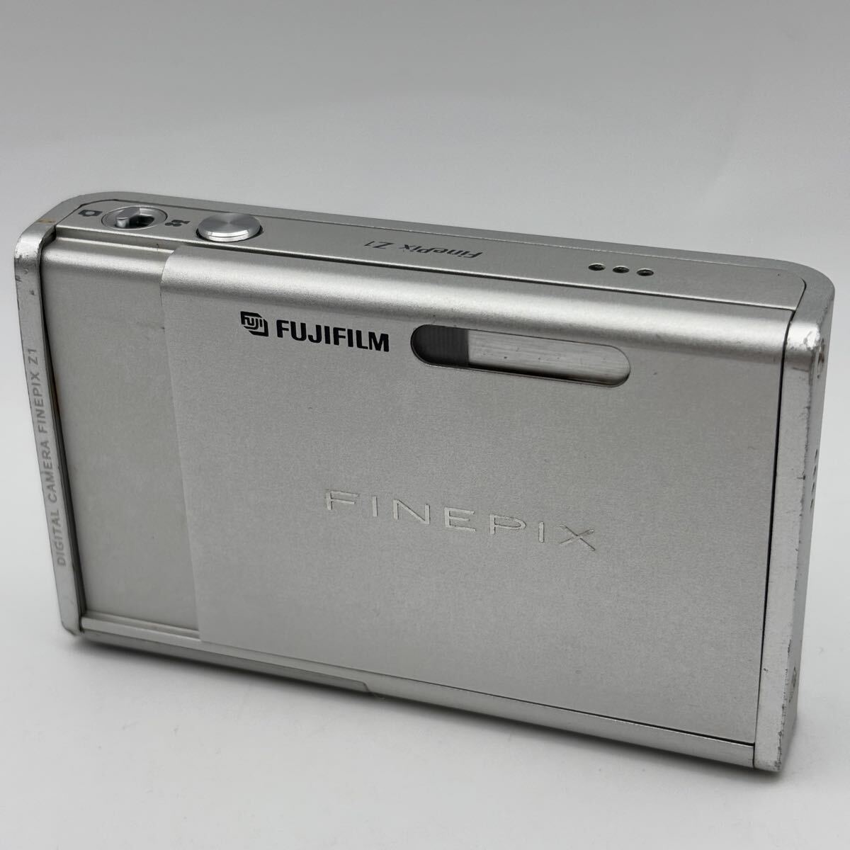 ∞ FUJIFILM FinePix Z1 本体のみ 付属品無 通電動作未確認 宅急便コンパクト発送 シルバー ファインピクス 富士フィルム 同梱対応可能_画像1