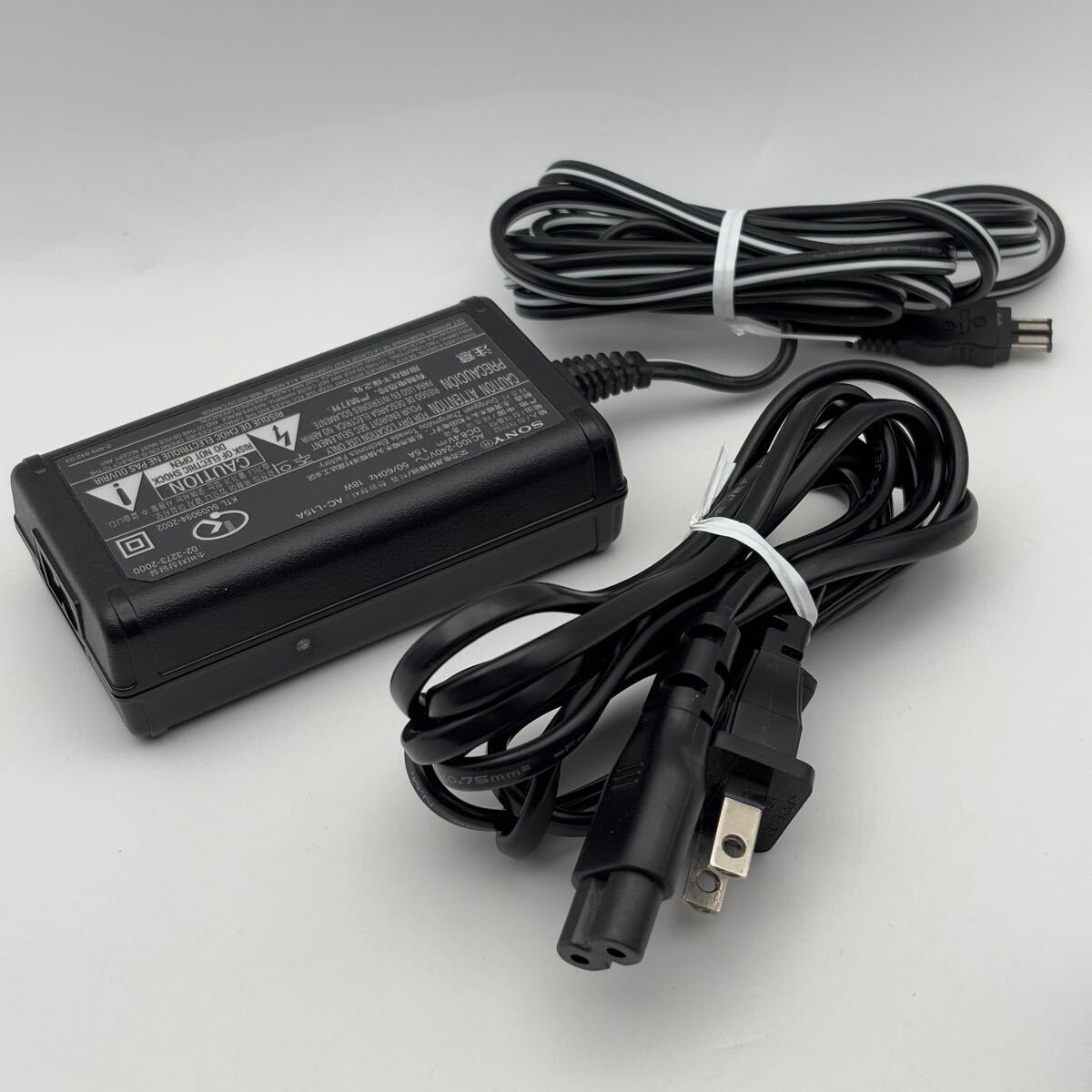 ♪ SONY Handycam DCR-TRV22 本体 箱説無 充電器付 通電確認済 動作未確認 ソニー デジタルビデオカメラ ハンディカム 同梱対応可能 _画像9