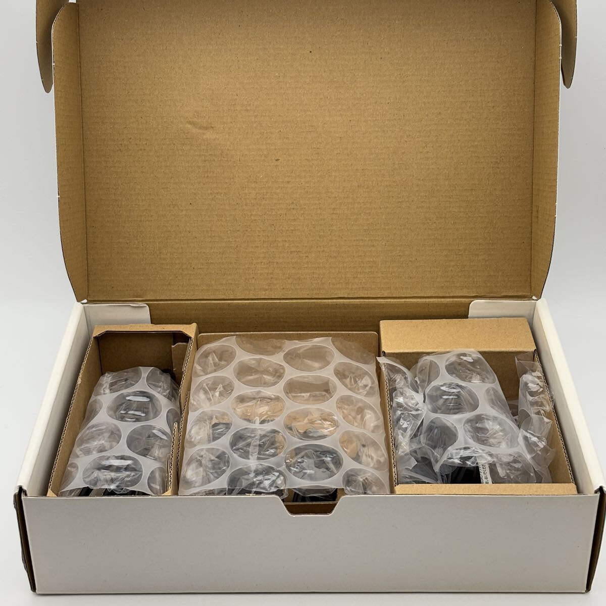 ♪未使用保管品 docomo ARROWS Tab F-05E White 富士通 10.1型 防水 防塵 Androidタブレット 本体 箱付 ドコモ 通電動作未確認 同梱対応可_画像5