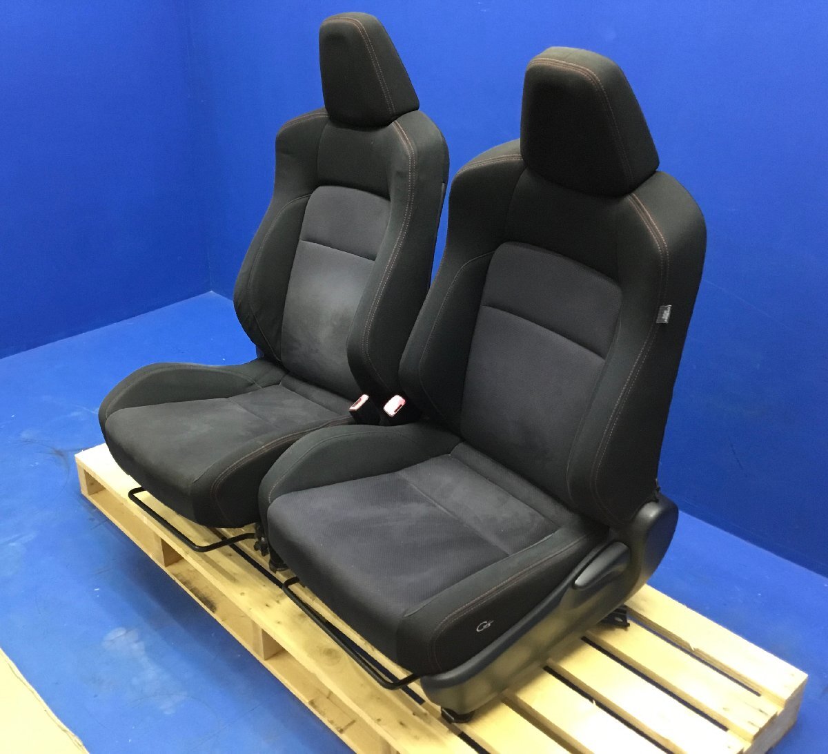 ZVW30 プリウス G`s 後期 クロ 運転席 助手席 フロント シート 左右セット トリムNo: FC20 手動 ヒーター無し 　　　2502536　2E8-3　加_画像8