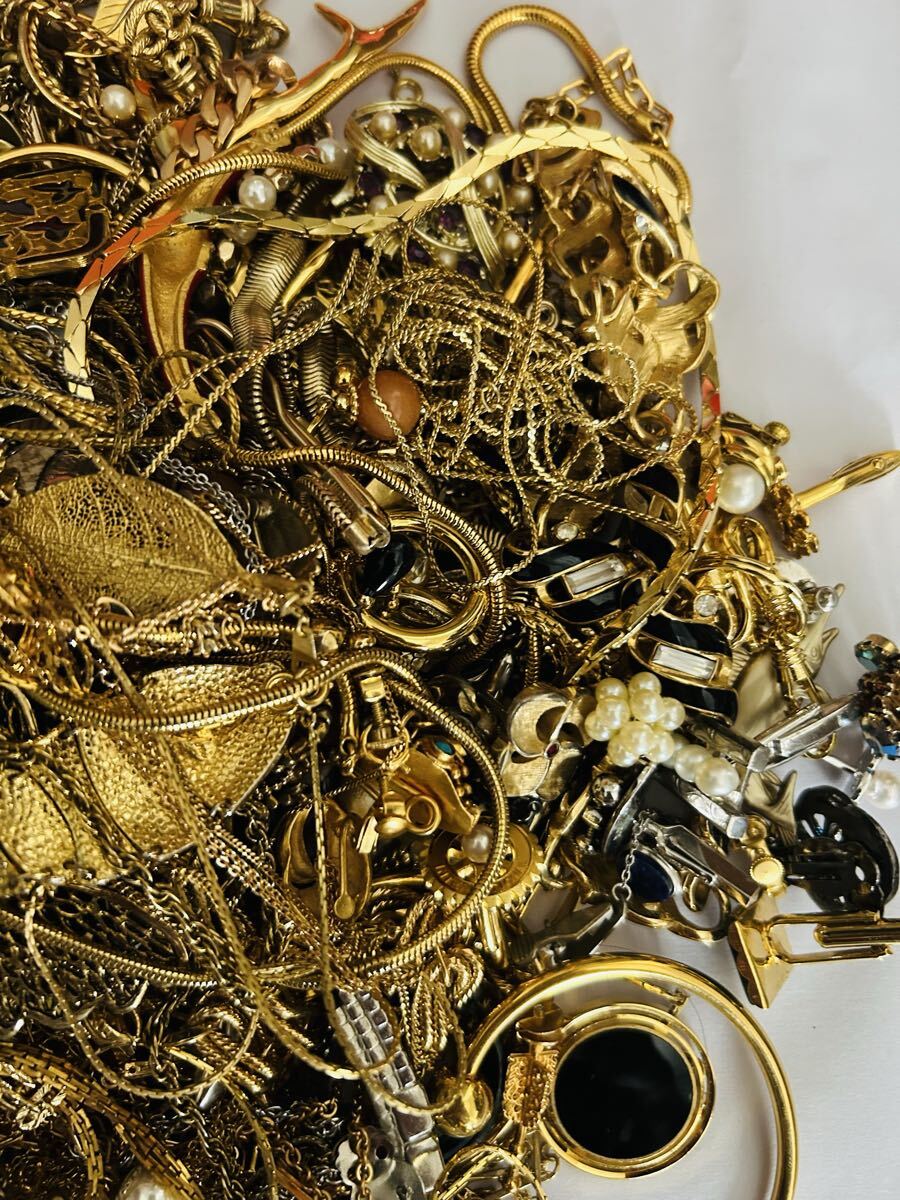 イミテーション アクセサリー ネックレス イヤリング リング など ゴールド まとめ　約2kg_画像4