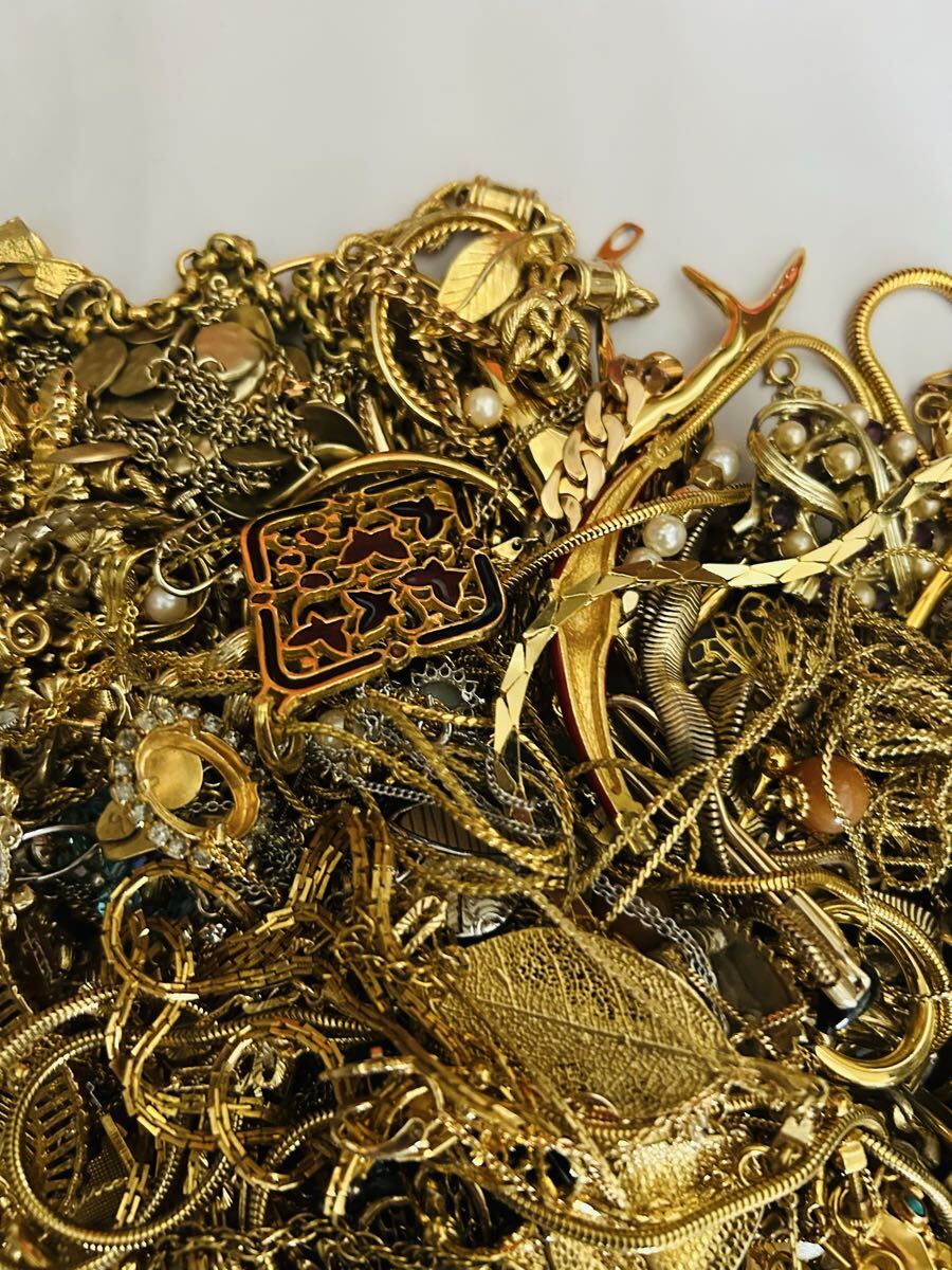 イミテーション アクセサリー ネックレス イヤリング リング など ゴールド まとめ　約2kg_画像5