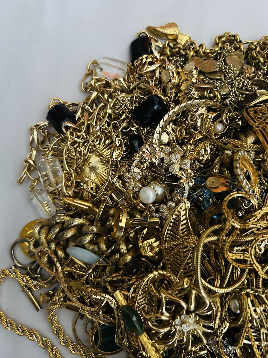 イミテーション アクセサリー ネックレス イヤリング リング など ゴールド まとめ　約2kg_画像6