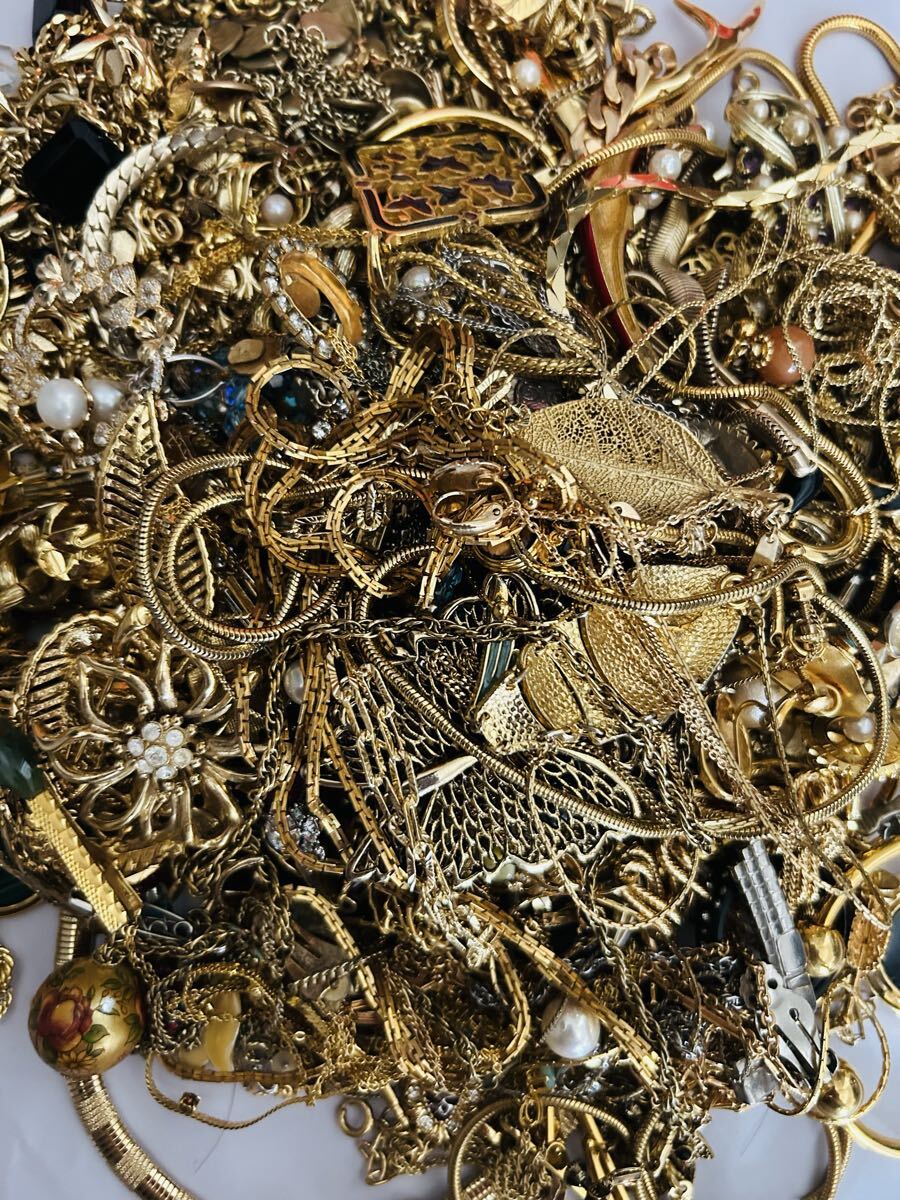 イミテーション アクセサリー ネックレス イヤリング リング など ゴールド まとめ　約2kg_画像7