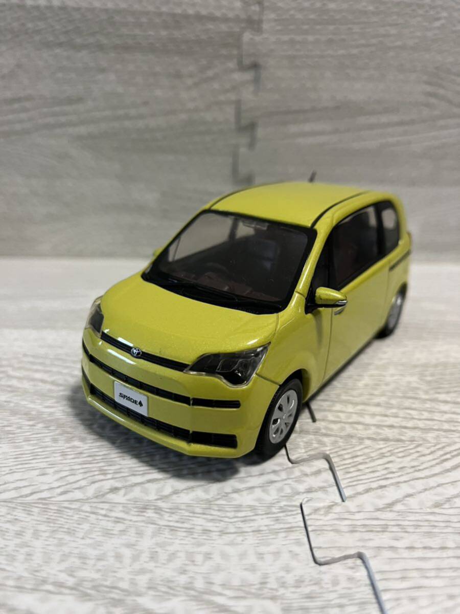 1/30 トヨタ スペイド SPADE 非売品 カラーサンプル ミニカー シトラスマイカメタリック_画像1