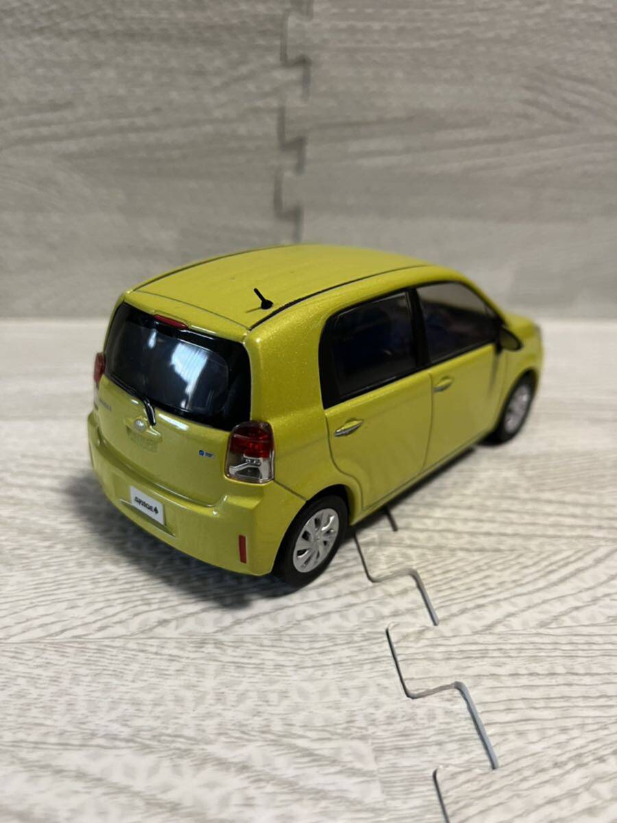 1/30 トヨタ スペイド SPADE 非売品 カラーサンプル ミニカー シトラスマイカメタリック_画像2