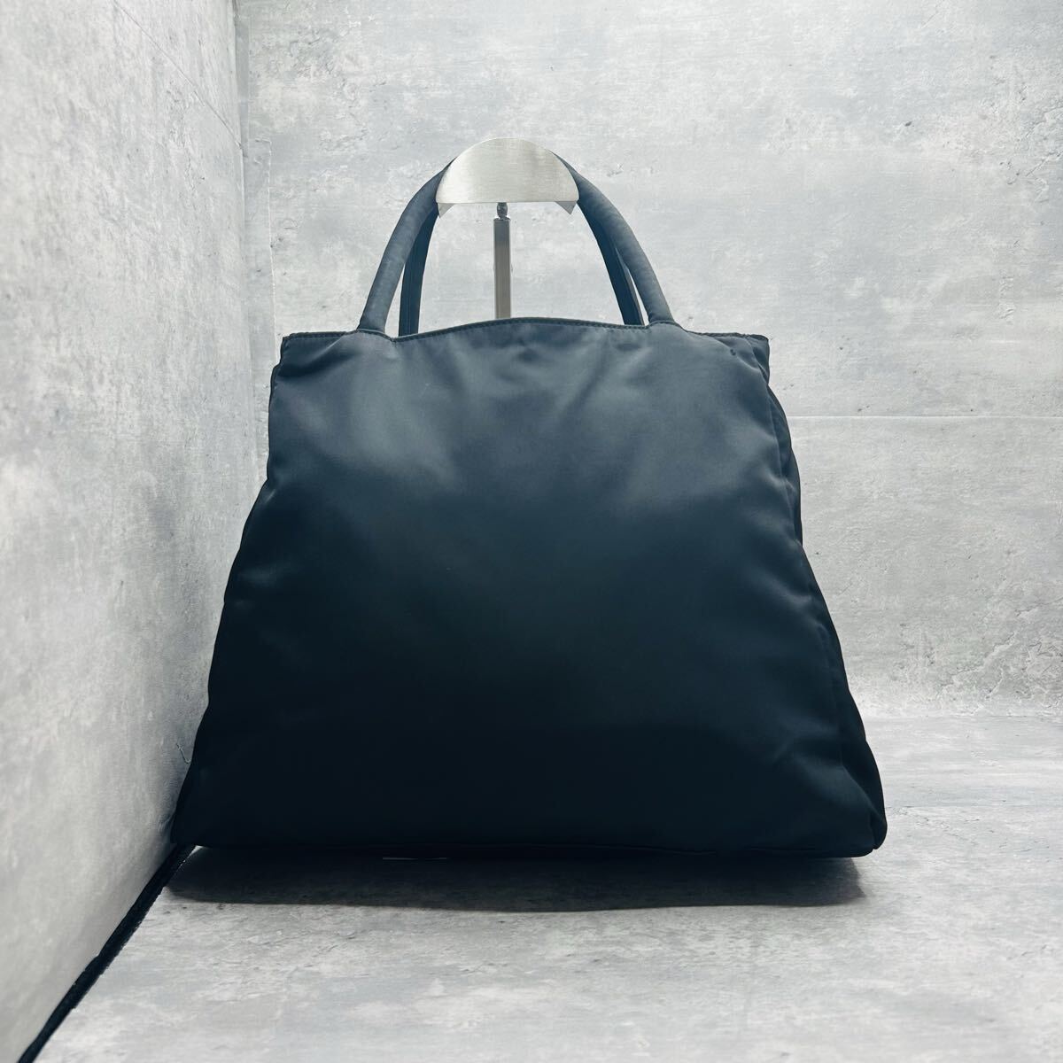 美品/大容量? PRADA プラダ メンズ ビジネス ハンドバッグ トート 三角ロゴ トライアングル プレート テスートナイロン ブラック 仕事 黒