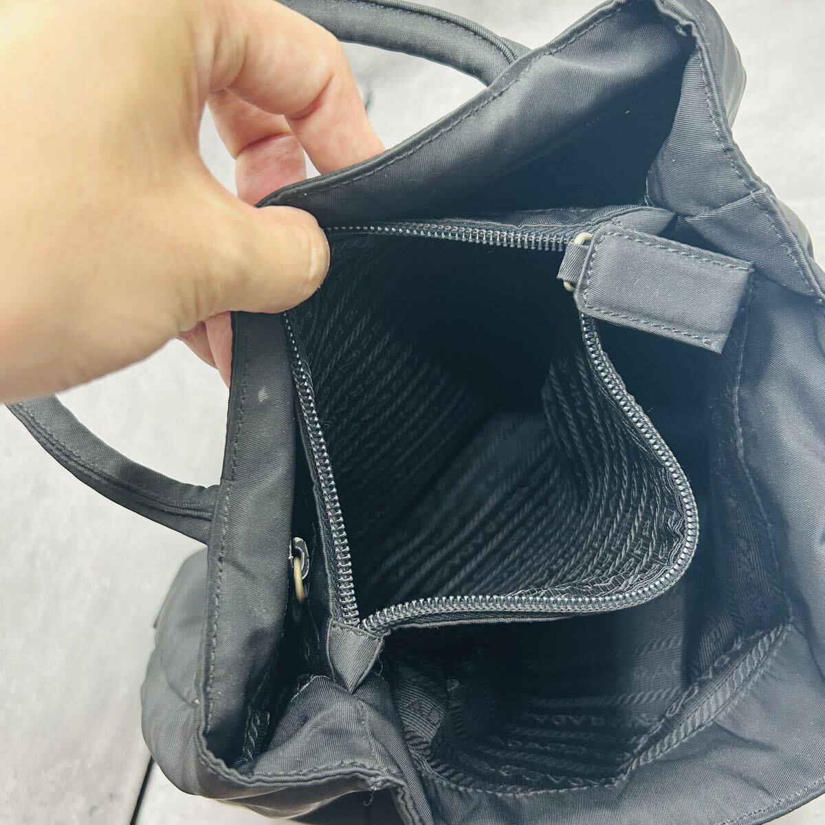 美品/大容量? PRADA プラダ メンズ ビジネス ハンドバッグ トート 三角ロゴ トライアングル プレート テスートナイロン ブラック 仕事 黒