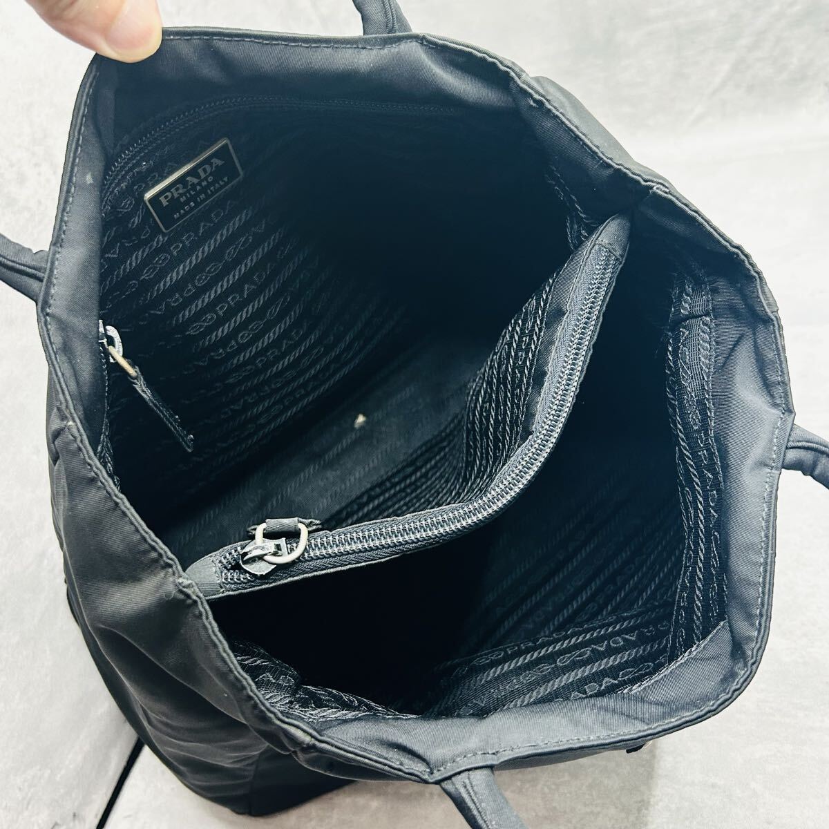 美品/大容量? PRADA プラダ メンズ ビジネス ハンドバッグ トート 三角ロゴ トライアングル プレート テスートナイロン ブラック 仕事 黒