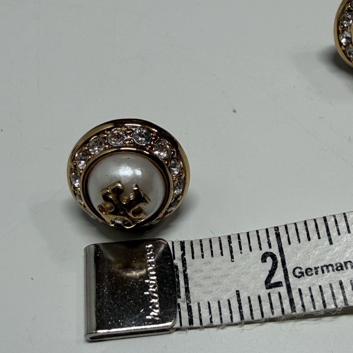 Tory Burch トリーバーチ ピアス ロゴ ゴールド パール　ラインストーン_画像6