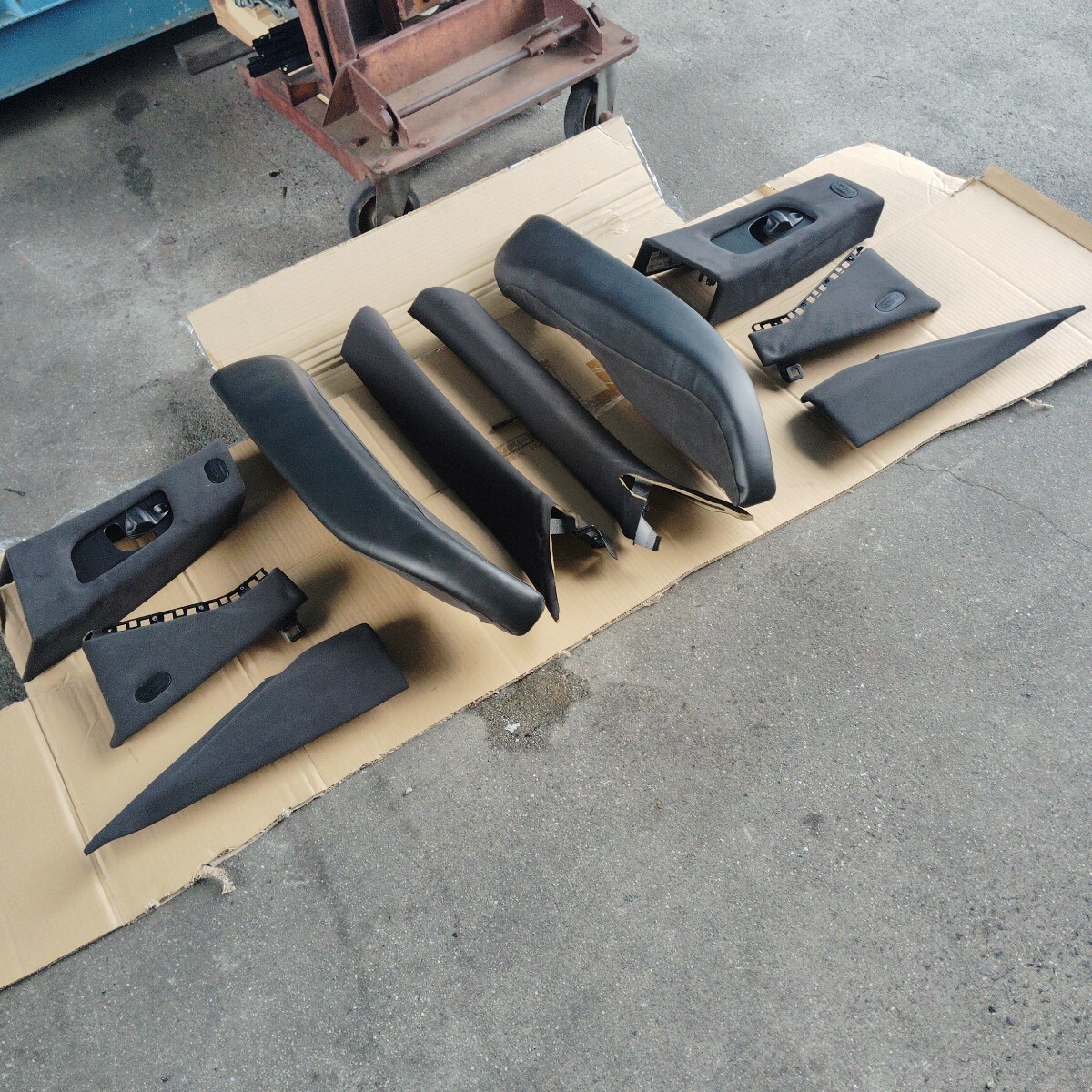 マセラティギブリS Q4 内装 内張りピラー_画像1