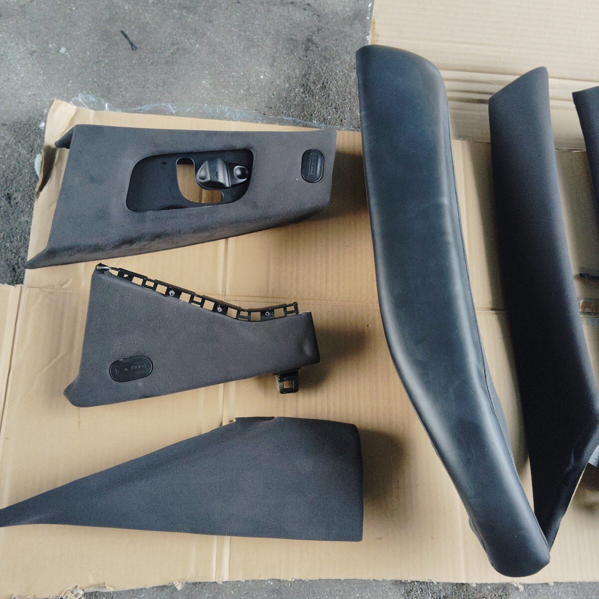 マセラティギブリS Q4 内装 内張りピラー_画像2