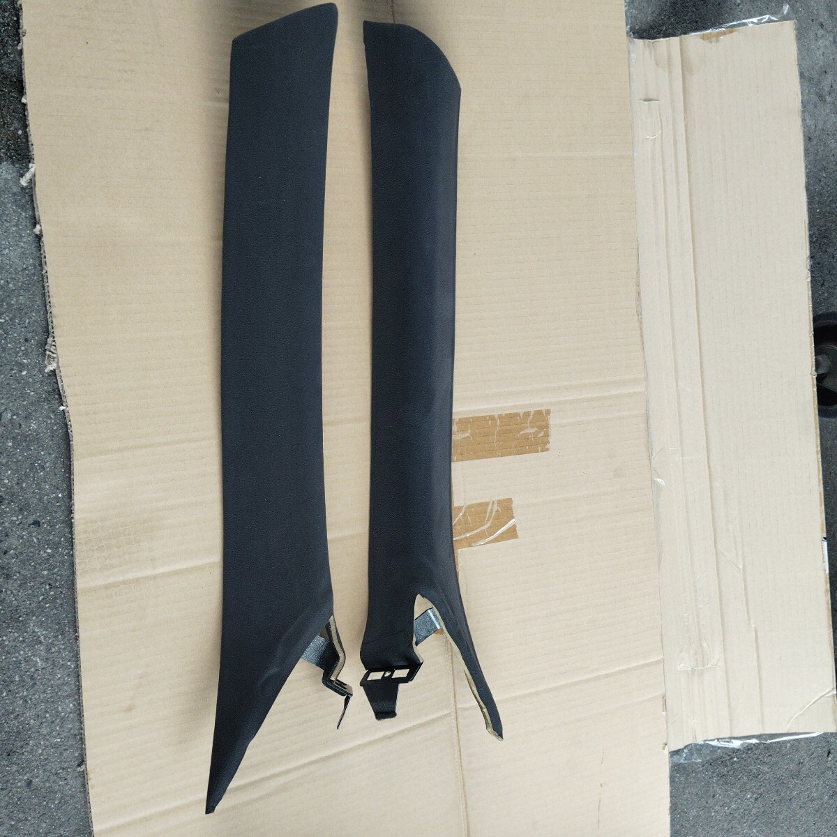 マセラティギブリS Q4 内装 内張りピラー_画像4