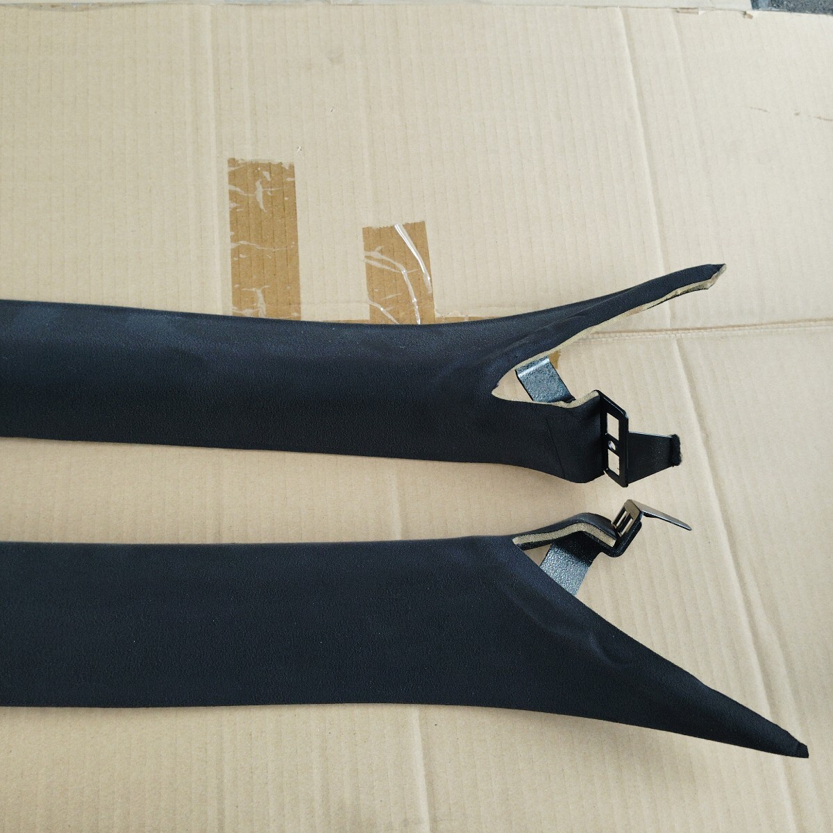 マセラティギブリS Q4 内装 内張りピラー_画像6