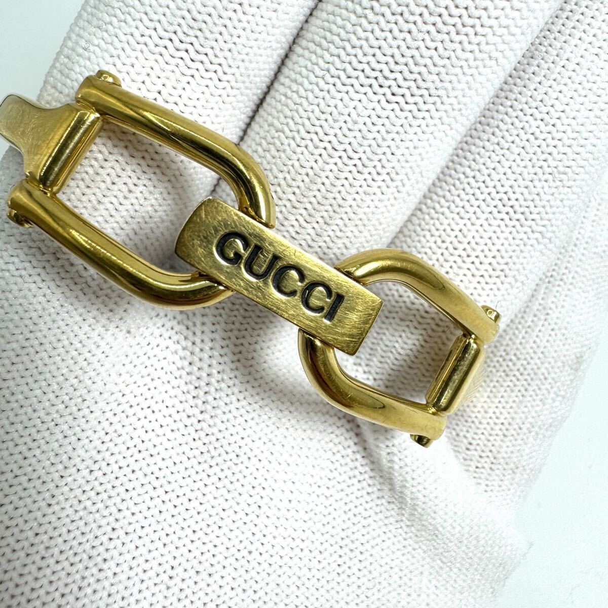 【稼動】 GUCCI グッチ バングルウォッチ 腕時計 新品電池 シェル文字盤 ゴールド スイス Swiss スクエア レディース 高級感 クォーツ QZ_画像9