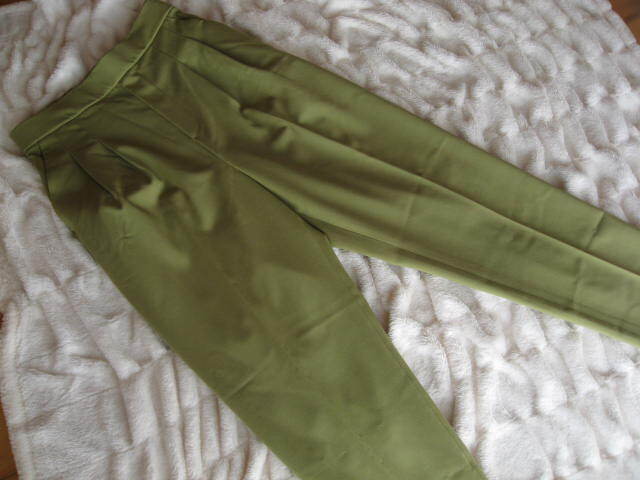 未着用　グローバルワーク　GROBAL WORK　ウツクシルエットテーパーパンツ　人気　ライトグリーン系　XS　定価4290円　匿名全国送料230円_画像2