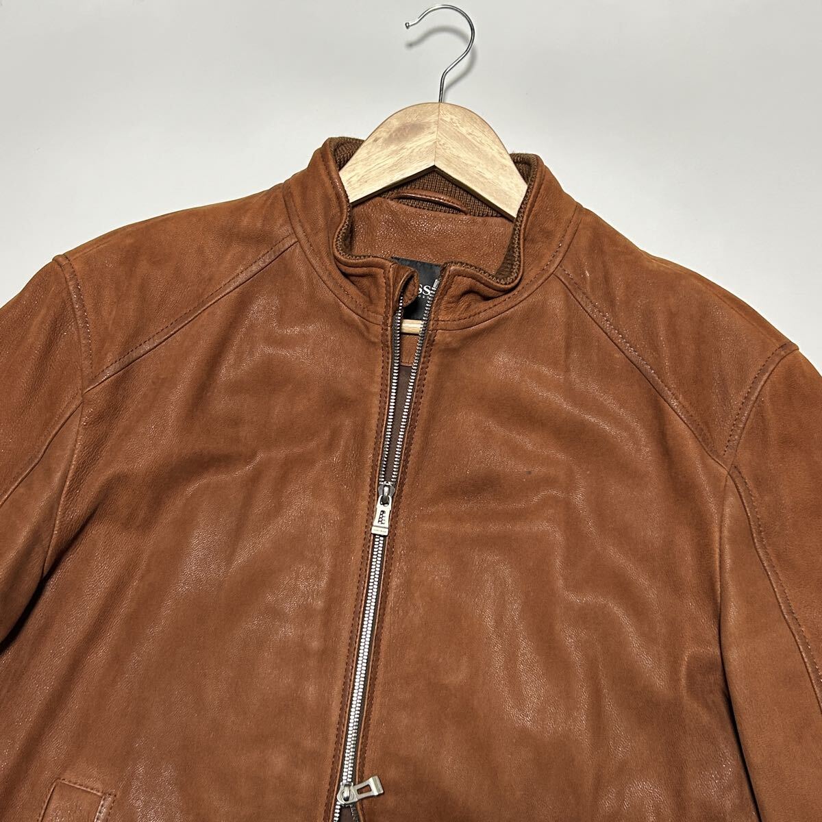 極美品【希少★2XL/XXL/52】ヒューゴボス HUGO BOSS ゴート レザー 山羊革 ライダース ジャケット ブルゾン スエード メンズ 本革 シングル_画像3