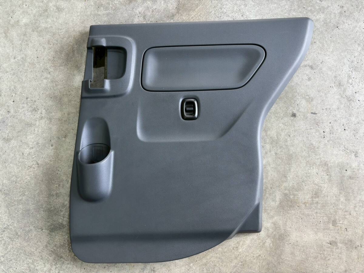 スズキ スペーシア MK42S 純正 ドアパネル 内張り トリム 右後 リア_画像1