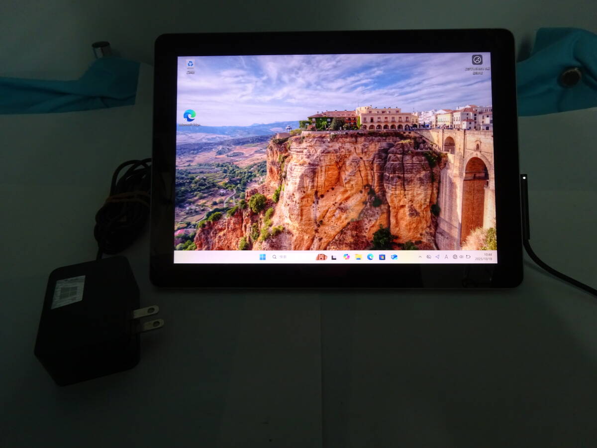 Microsoft Surface GO Model:1824 CPU:Pentium4415Y 1.60GHz 実装RAM:4GB SSD:64GB 付属品:純正アダプター #3_画像1