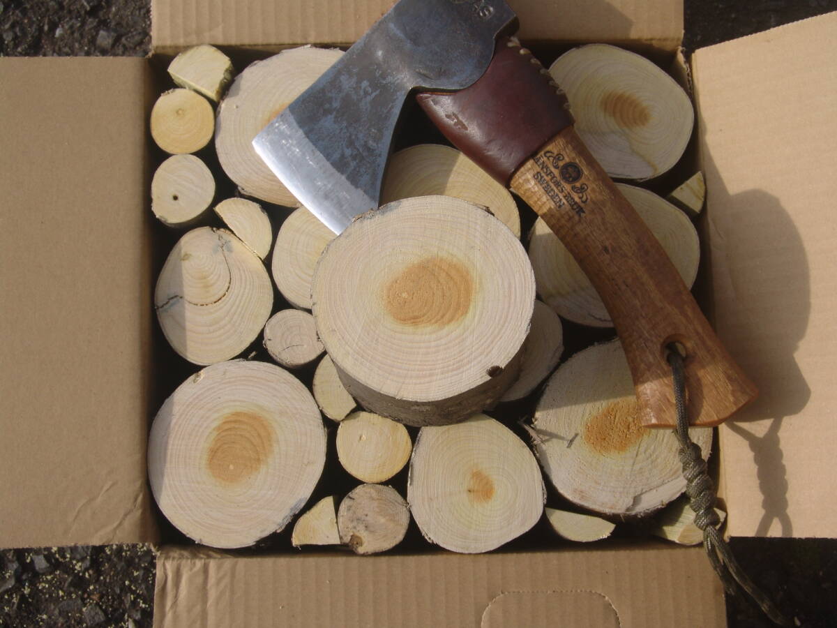 SOLO STOVEの燃料に！　山桜のチョップ60サイズ箱にずっしり_画像4