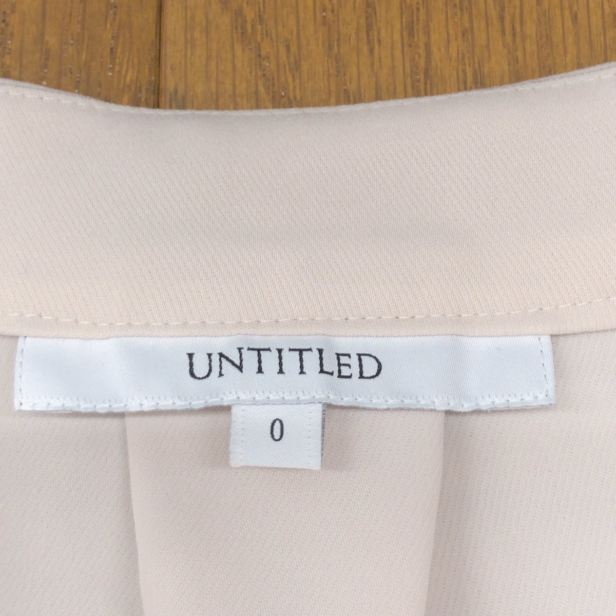 美品 UNTITLED アンタイトル Ｖネック タック チュニック ワンピース 0(S) ベージュ 日本製 ミモレ丈 長袖 レディース 女性用 婦人_画像3