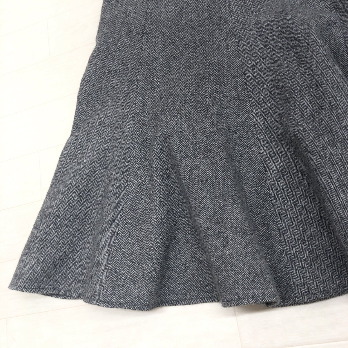 美品 MaxMara WEEKEND マックスマーラ ウール100% マーメイドスカート 38 w66 グレー系 ミモレ丈 フレアスカート 国内正規品 レディース_画像6