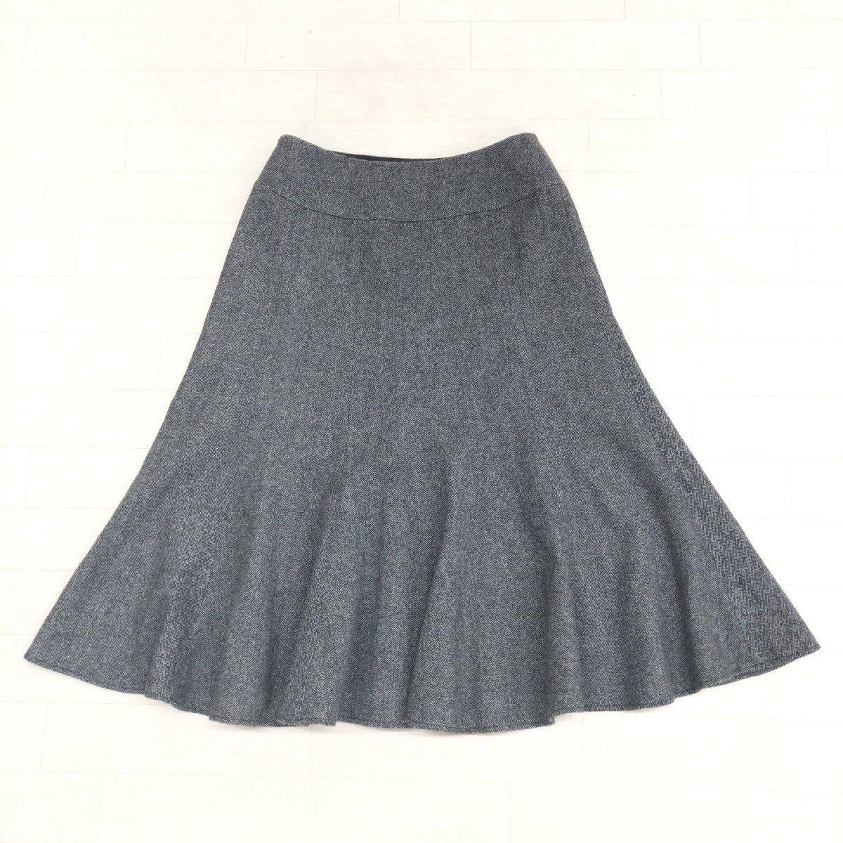 美品 MaxMara WEEKEND マックスマーラ ウール100% マーメイドスカート 38 w66 グレー系 ミモレ丈 フレアスカート 国内正規品 レディース_画像2