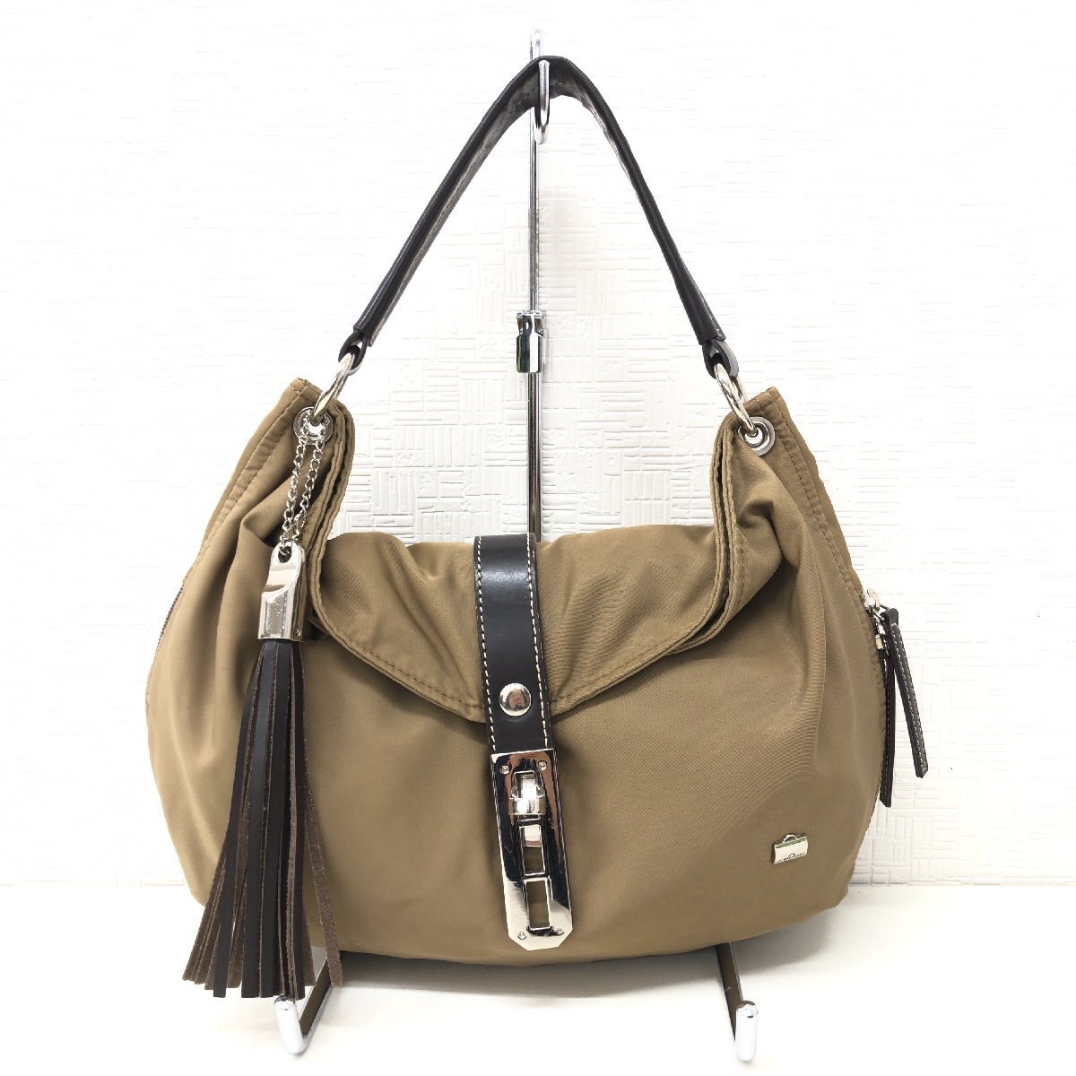 ●美品 LA BAGAGERIE ラバガジェリー 定価15,400円 ターンロック ホーボーバッグ カーキ系 ワンハンドル ショルダーバッグ ハンドバッグ_画像1