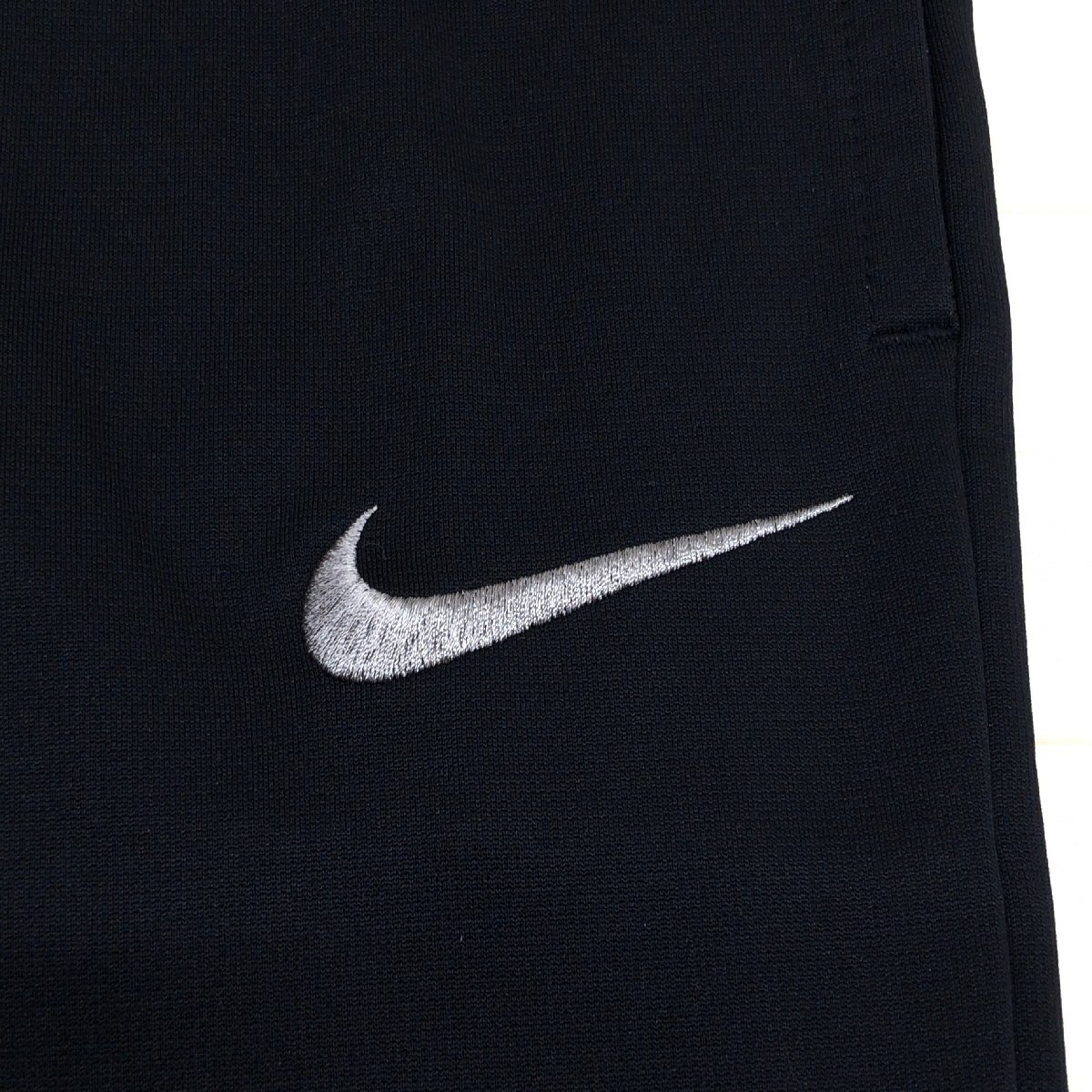 ●NIKE ナイキ THERMA-FIT ロゴ刺繍 裏起毛 ジャージ トレーニングパンツ M 黒 ブラック トラックパンツ ウォームアップ スポーツ メンズ_画像4