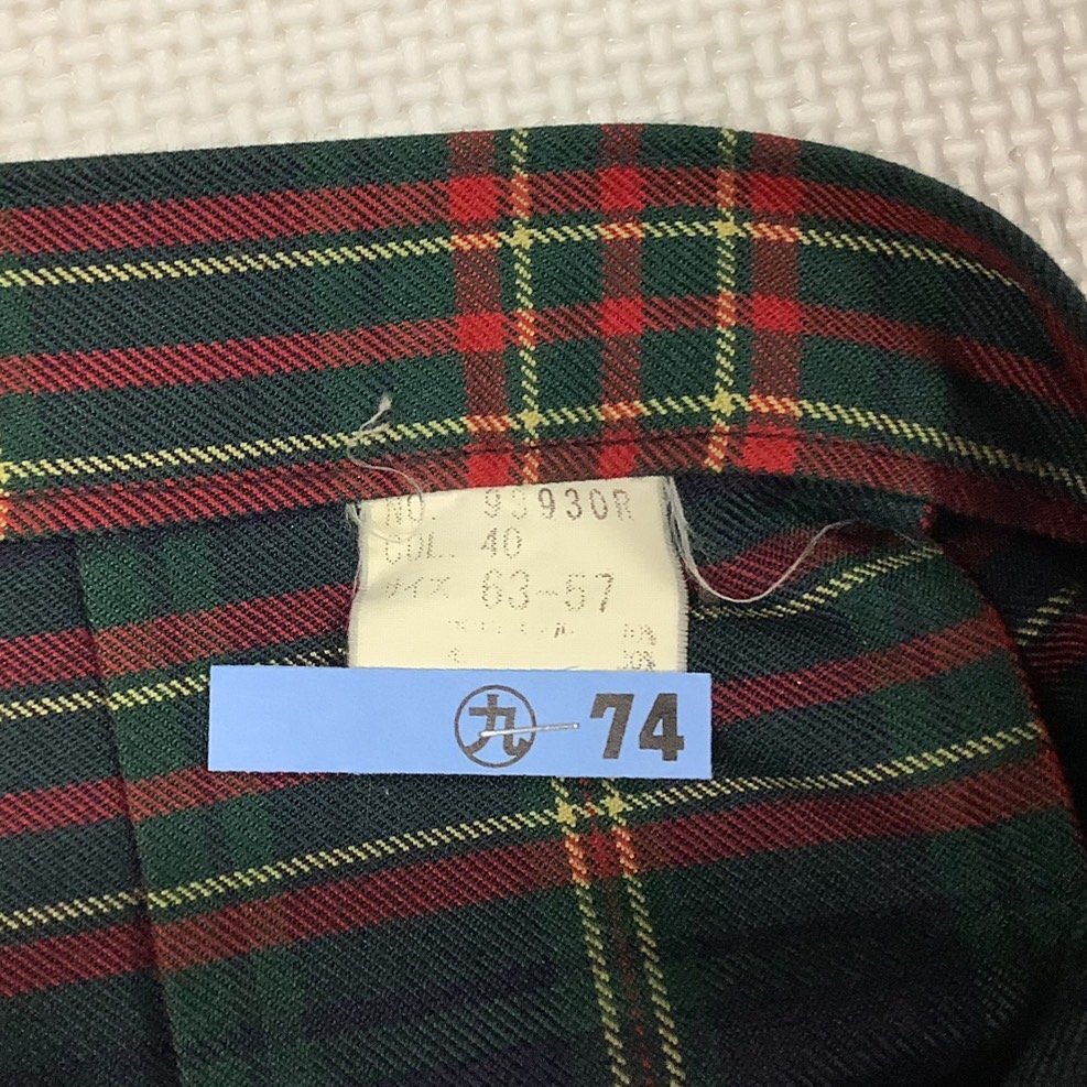 [I1743/S1897] 群馬県 前橋育英高校 2点 /指定品/ニットベスト:S/冬スカート:W63/アイボリー/紺/チェック柄/校章プリント/卒業生品_画像10