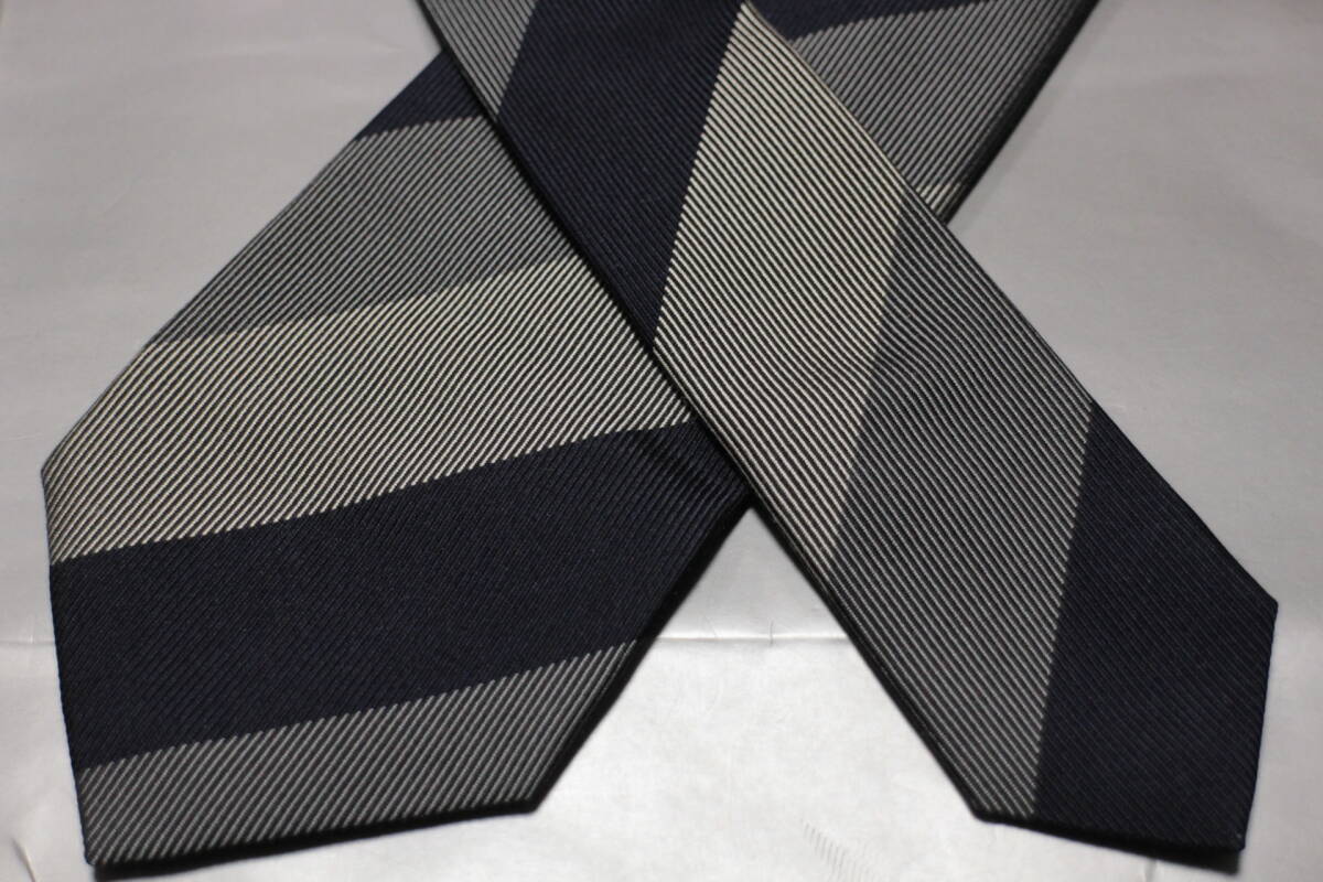 ユナイテッドアローズ新品ネクタイ超シック艶グレー*ネイビー*シルバーレジメンタル重厚ツイル織段落ちワイドピッチハンドメイド大人気柄_画像3