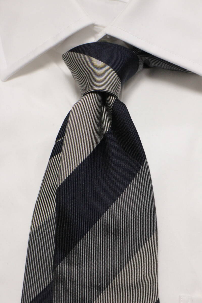 ユナイテッドアローズ新品ネクタイ超シック艶グレー*ネイビー*シルバーレジメンタル重厚ツイル織段落ちワイドピッチハンドメイド大人気柄_画像4