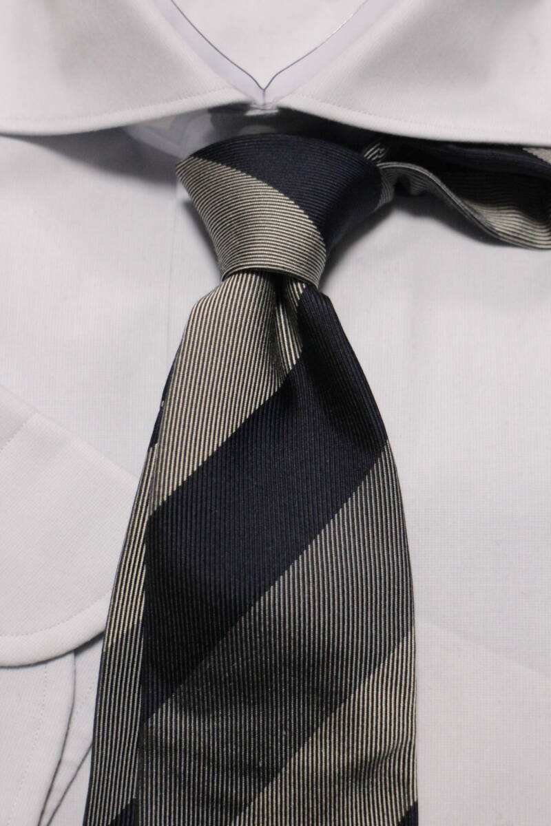 ユナイテッドアローズ新品ネクタイ超シック艶グレー*ネイビー*シルバーレジメンタル重厚ツイル織段落ちワイドピッチハンドメイド大人気柄_画像6