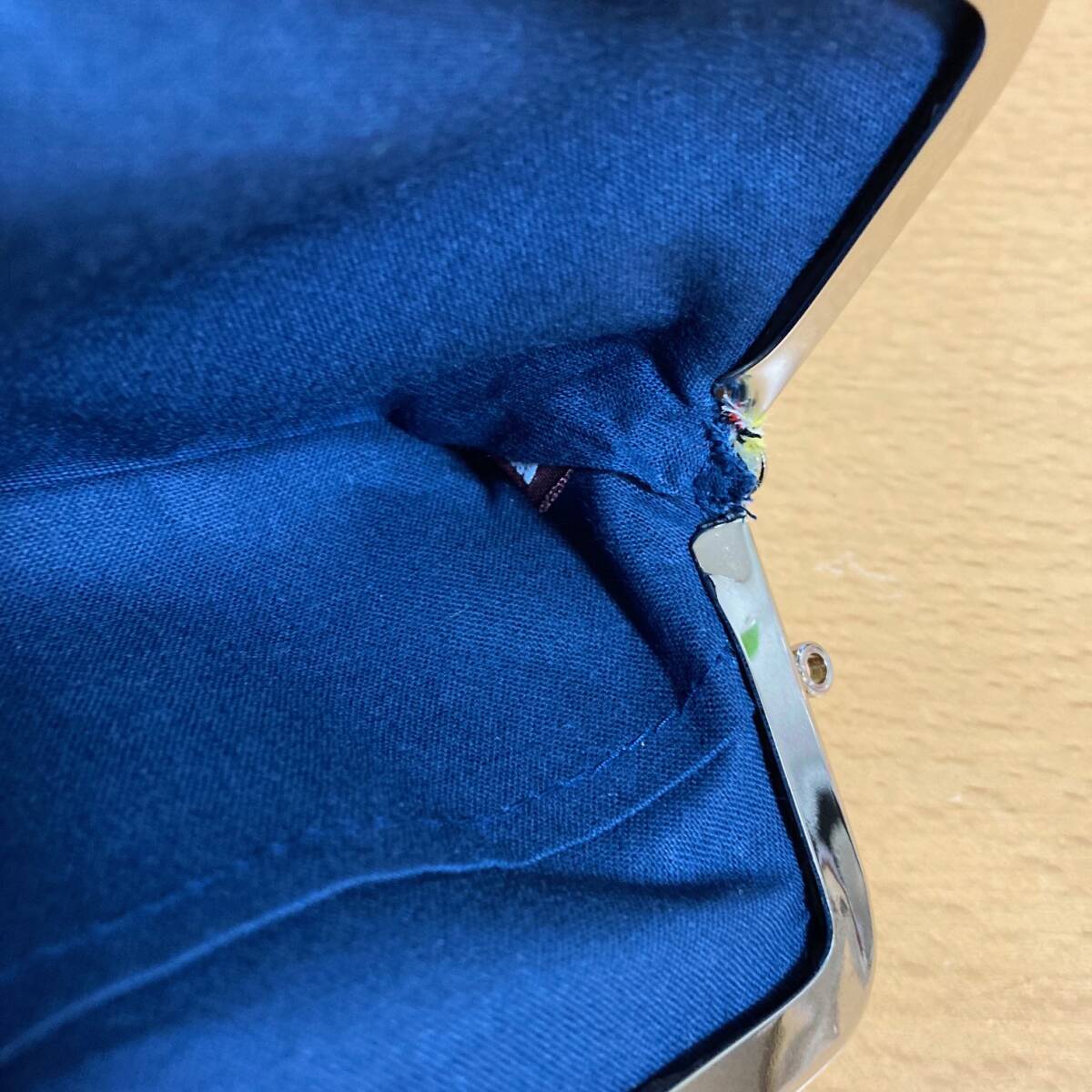 倭物やカヤ 黄色地 招き猫柄 がま口 コインケース 検索) 小銭入れ 小物入れ 白猫 黒猫 カードケース カヤ_画像3