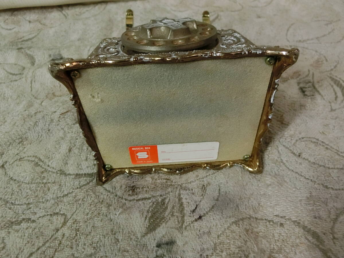 * телефон . рассказ контейнер класть шт. музыкальная шкатулка имеется 