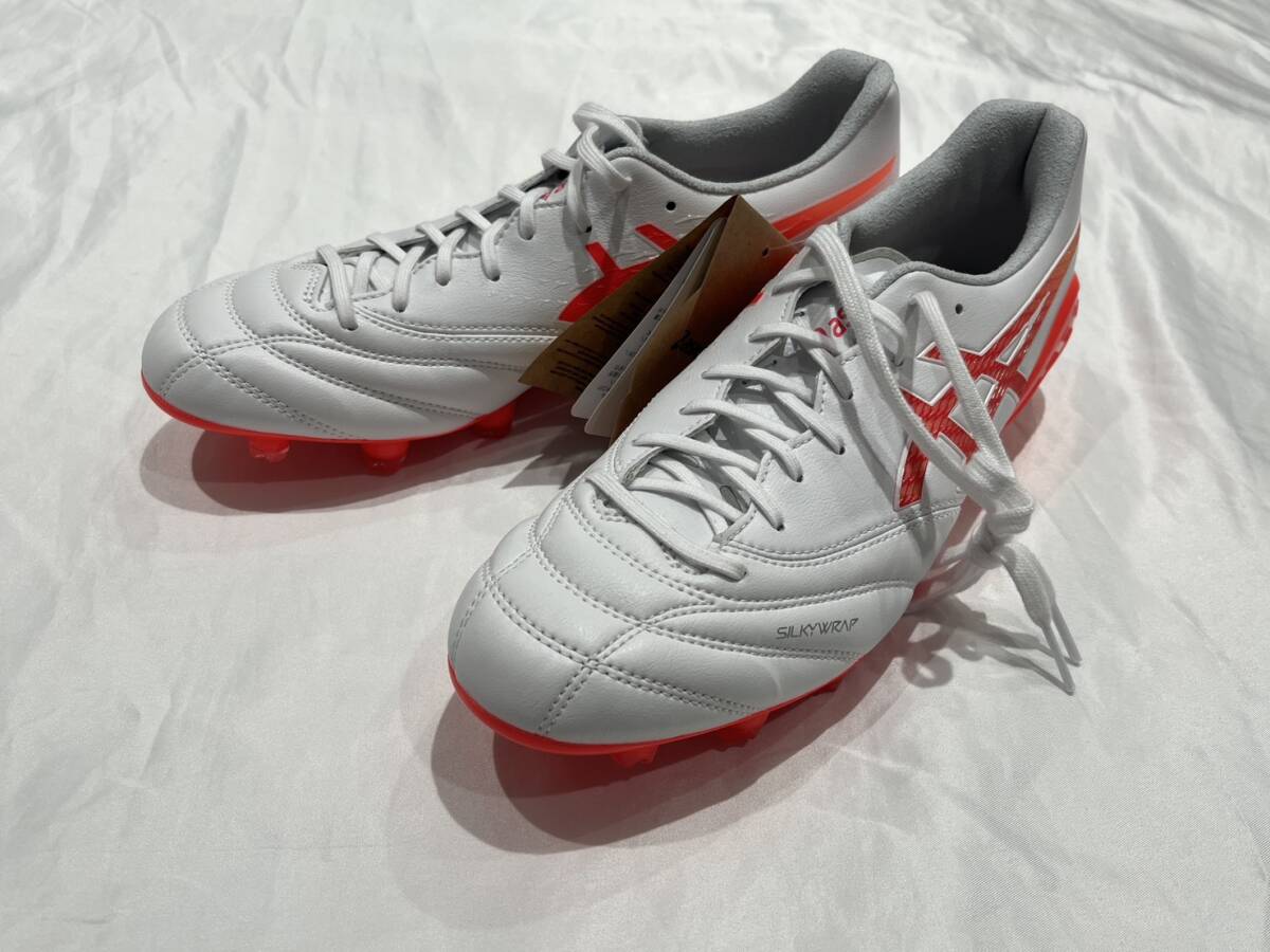 SP198【新品未使用◎】asics DS LIGHT X-FLY 6 サッカー スパイク アシックス 1101A076 白 赤 スポーツ シューズ 靴 定番 美品 26.0cm_画像2